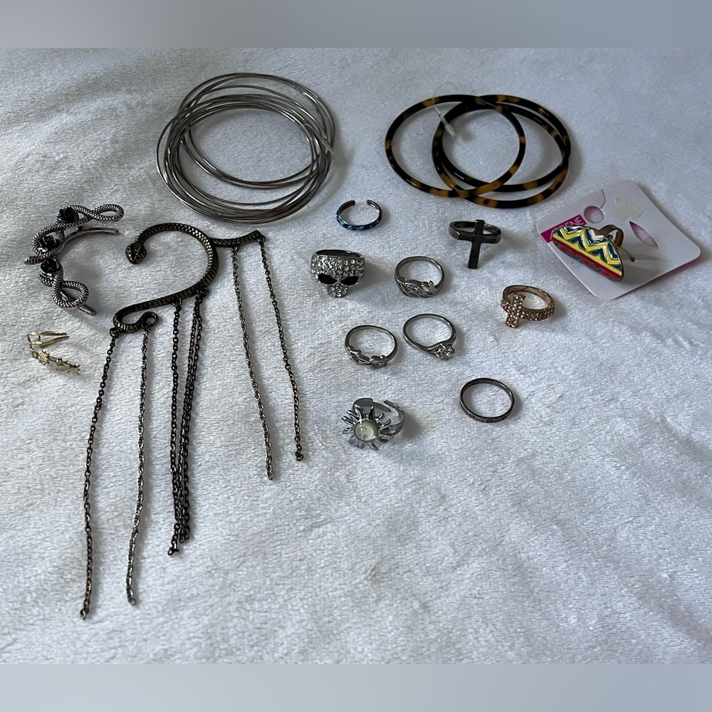 Hot Topic, Ardene, Claire’s Jewelry Bundle 15 pc